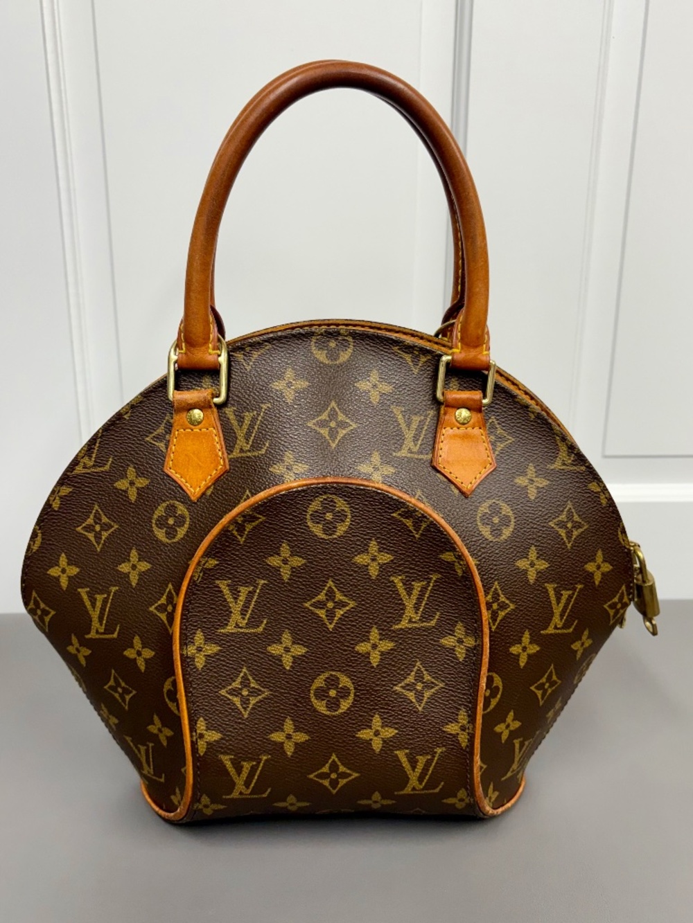 Louis Vuitton Monogram Ellipse PM Handbag - Picture 2 of 10